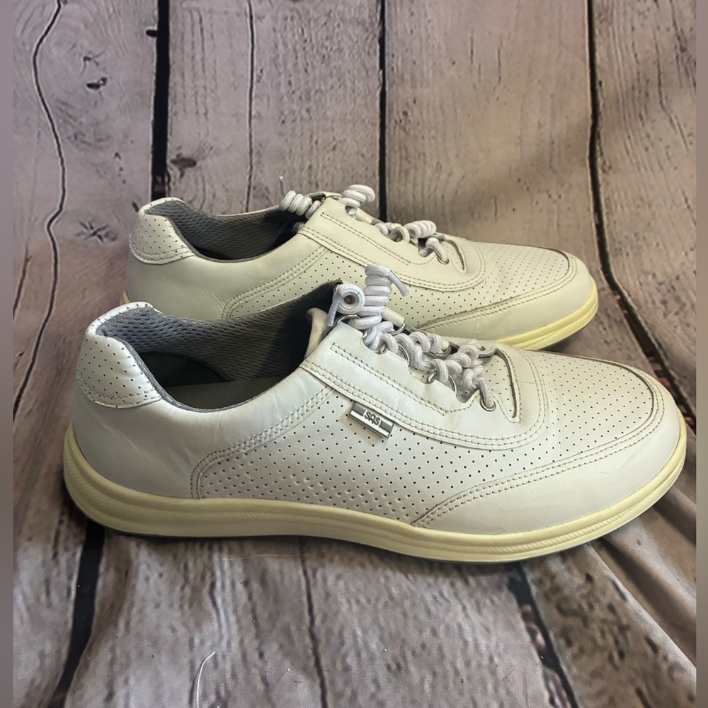 SAS Sporty Lux Perf Sneakers Women's‎ Size 9M Slim White Athletic Comfort GUC